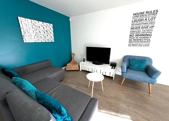 Paris La-Defense - U Arena - 2 Bedrooms - Parking, Terrace & Wifi