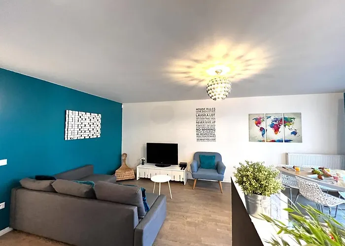 Paris La-Defense - U Arena - 2 Bedrooms - Parking, Terrace & Wifi