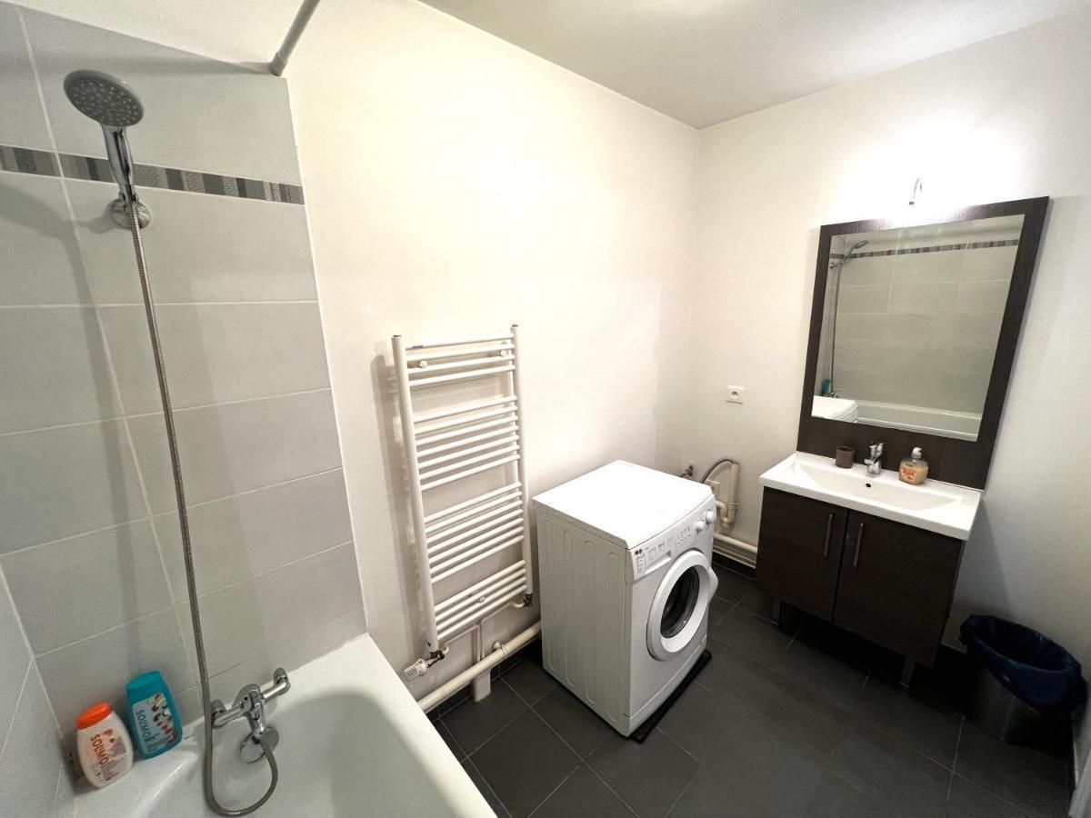 Apartment Paris La-defense - U Arena - 2 Bedrooms - Parking, Terrace & Wifi *